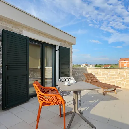 Stella With Heated Swimming Pool Villa