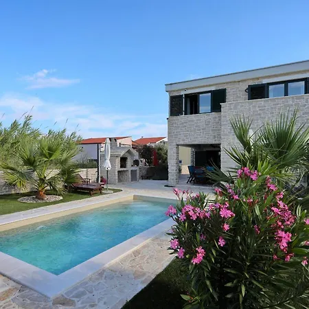 Stella With Heated Swimming Pool Villa